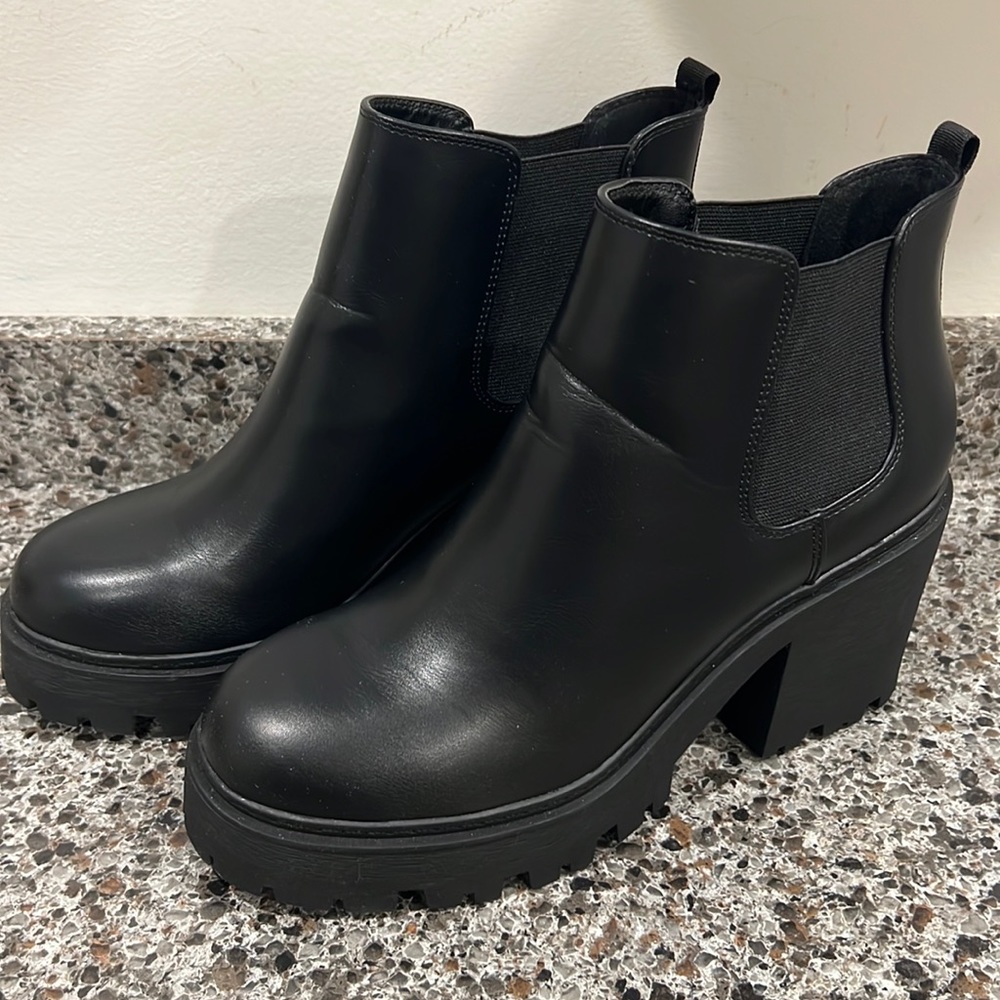 ✨WORN ONCE✨ Black Ankle Booties